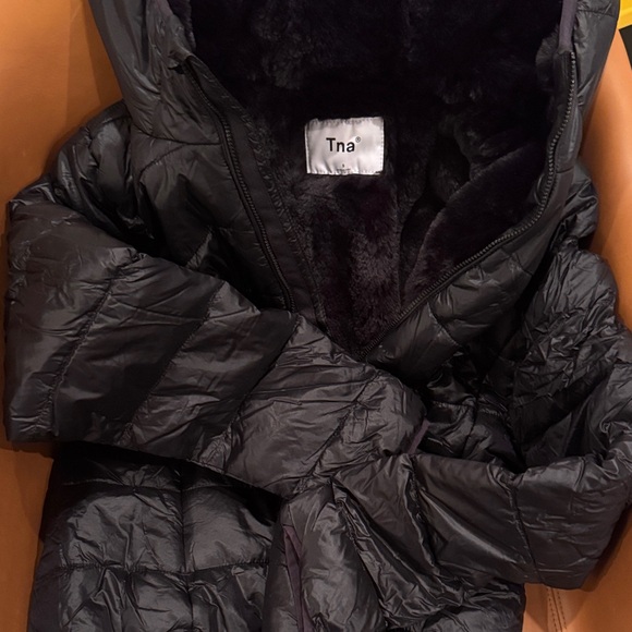 Women's Black Puffer Jacket - Picture 7 of 7